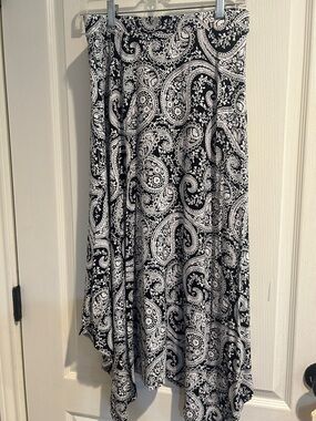 Chico's Black and White Paisley Asymmetrical Skirt